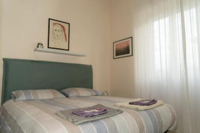 Stanza con bagno privato in attico